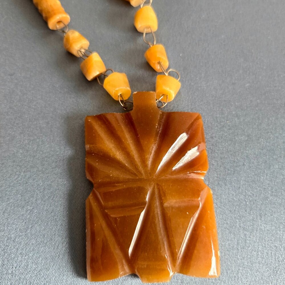 Vintage Agate carved Aztec Mask necklace. Retro jewelry. - Picture 3 of 5